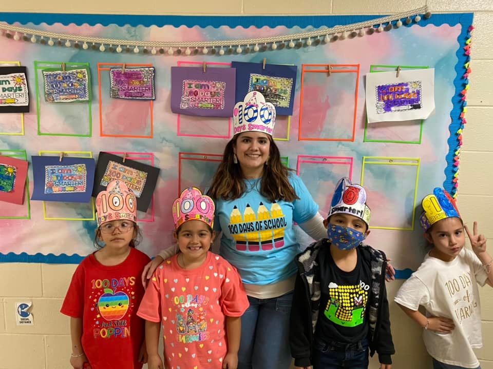 GoMightyBrahmas's tweet photo. Sharing with you several images from our students at Harrel Elementary celebrating the 💯th Day of School!! 🎉🎊 #BrahmaStrong #BrahmaPride #KISDUnited #TogetherAgain #SafelyLearningTogether @PerezCissy https://t.co/ayzV2H3DQe