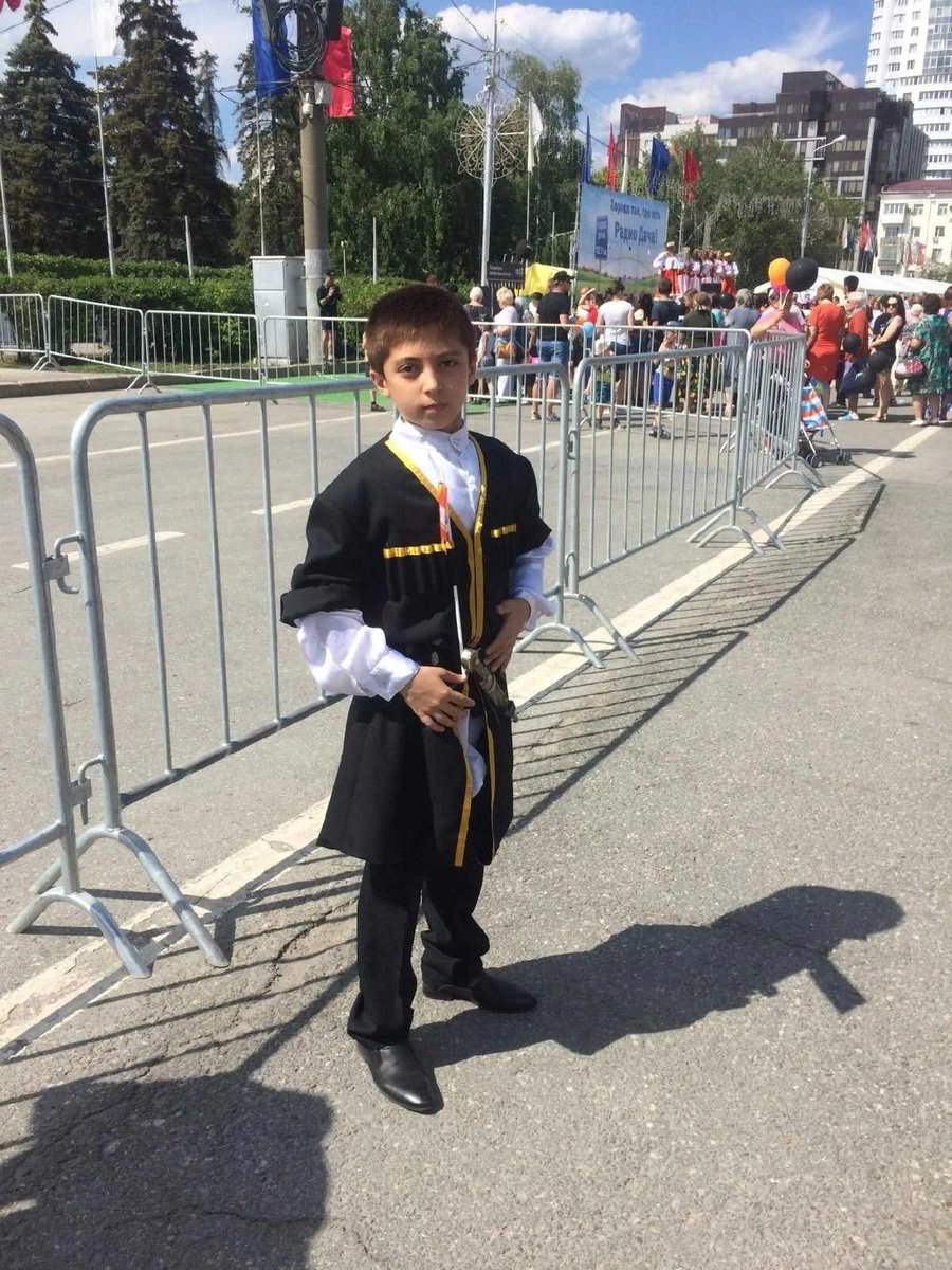 Наша школа одна из самых многонациональных. Мы ценим и уважаем культуру всех народов. Совсем недавно прошёл конкурс костюмов. Мы не смогли выбрать победителей, потому что каждый наряд самобытен и уникален.