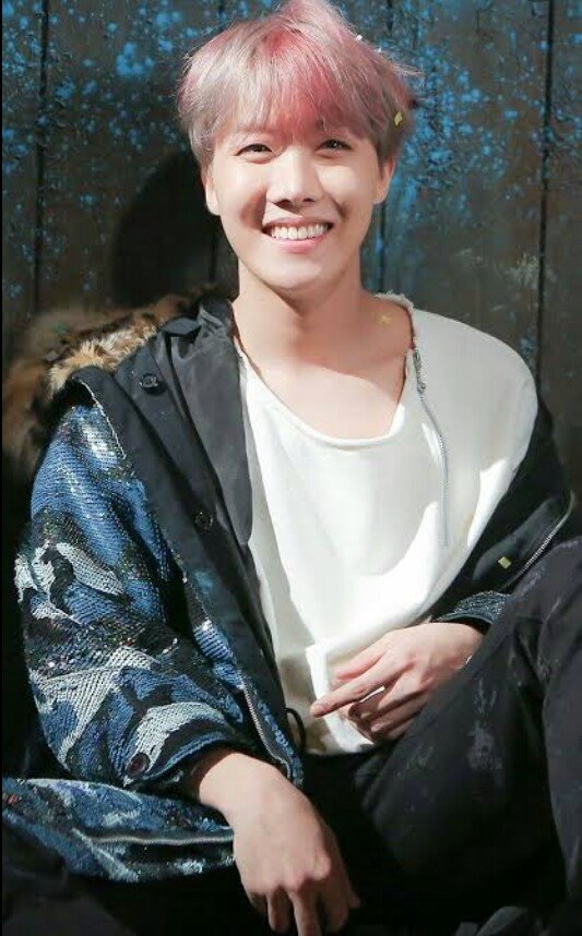 Jeonjun62170075's tweet photo. Happy Birthday J-Hope 💜
Salang haeyo 💜 https://t.co/zbOumw8Tp4