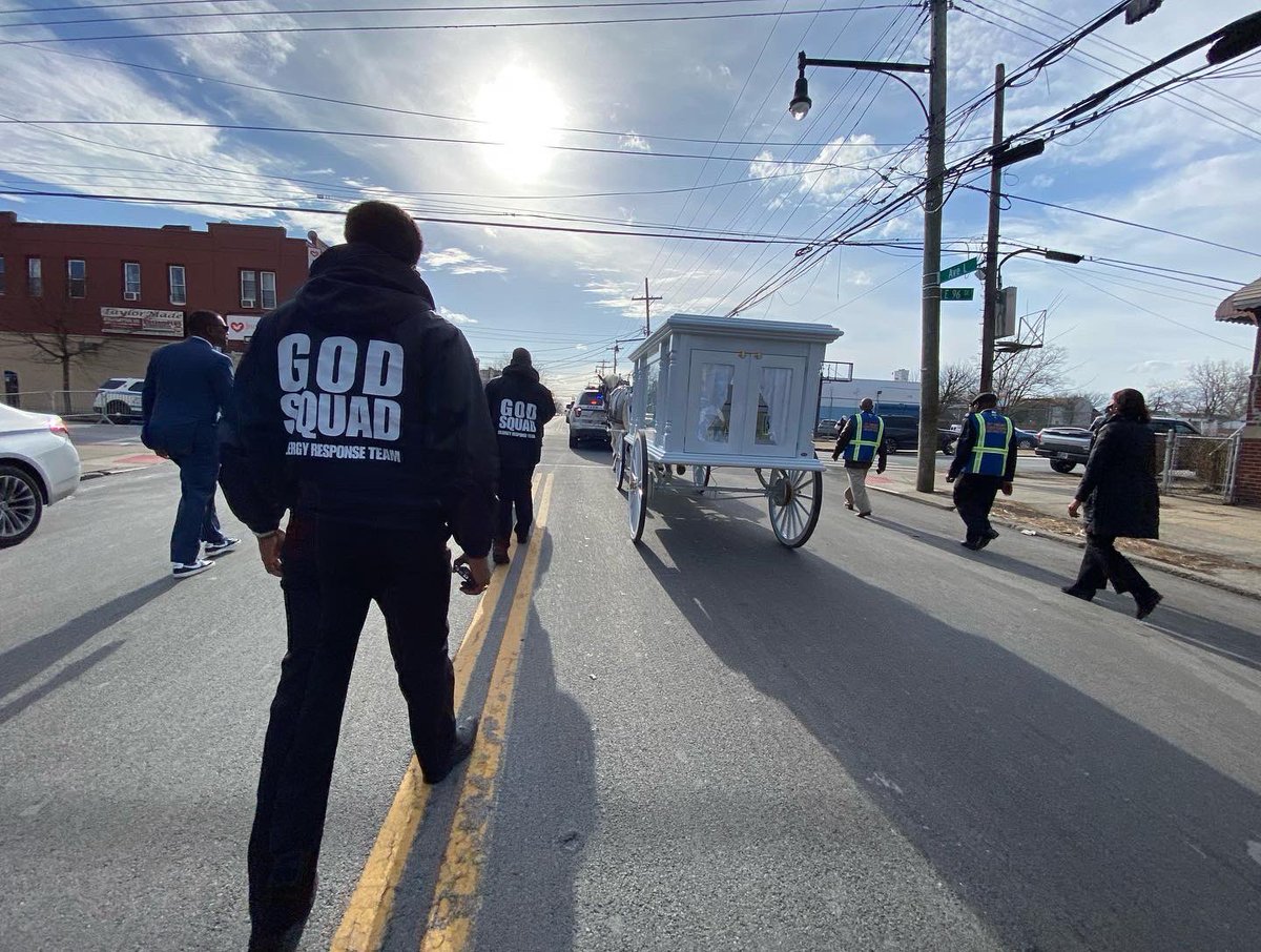 67ClergyCouncil's tweet photo. This afternoon our clergy team came together in full support of our fellow GodSquad brother @pastorjes718 and his family as they made their way to the Celebration Of Life of their beloved son, Tahjay “Tdott” Dobson. 

#RIPTdott
#FuneralMarch
#EndGunViolence https://t.co/bAWMh5uJ7y