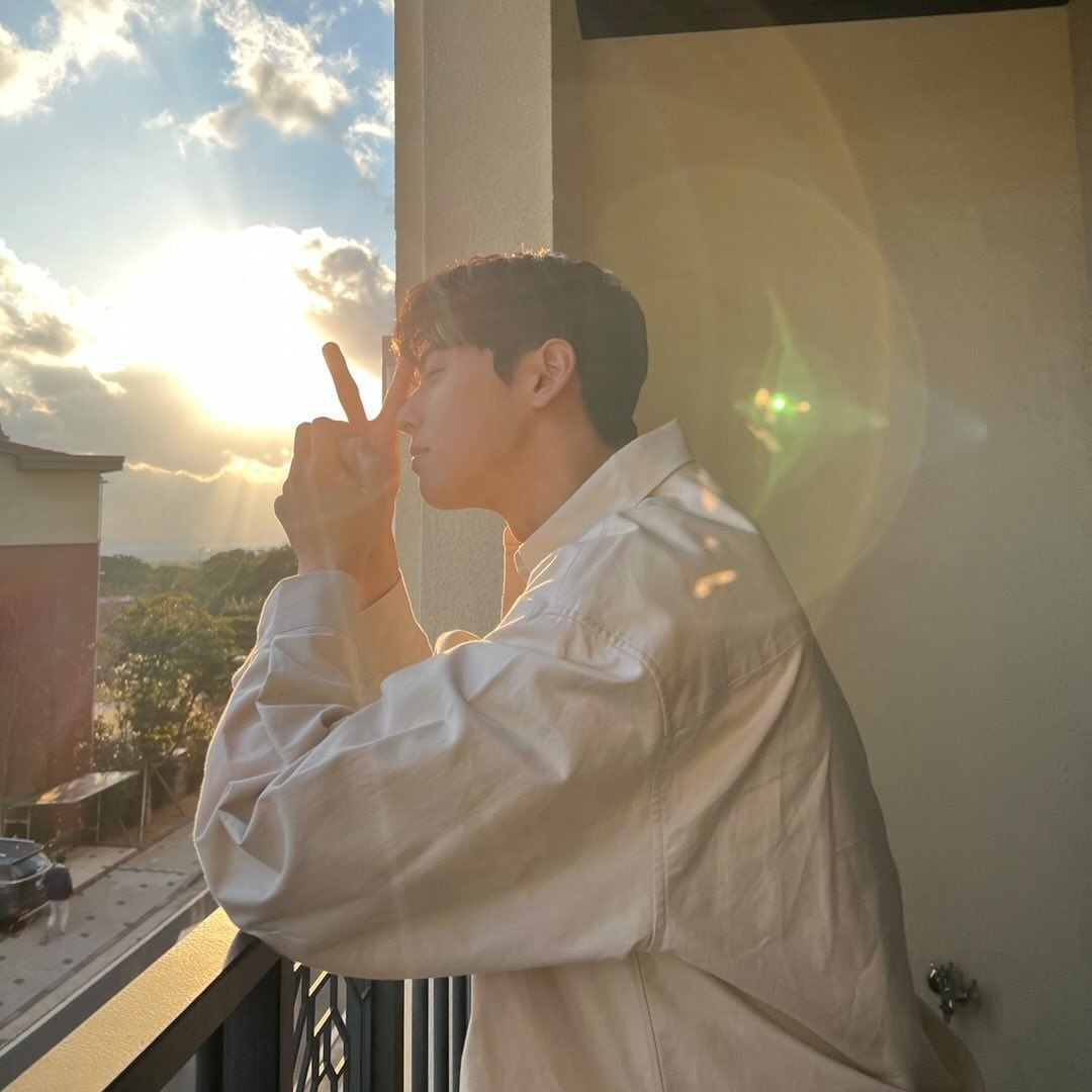 EW330_ASTRO's tweet photo. 💫 220218 
 
新しくなってる🥰
横顔も最高に好き🥲

#차은우 #CHAEUNWOO #チャウヌ
#아스트로 #ASTRO 

190216                                   220218 https://t.co/0yKwj91e4c