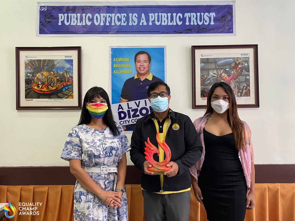 eqchampawards's tweet photo. Community advocates presented the Equality Champ Award to awardees who could not attend the Awards Night. Cebu City Councilor Alvin Dizon, UP Press director J. Neil Garcia and @petatheater completed the roster of our 2022 Equality Champs.

#EqualityChampAwards
#SOGIEEqualityNow https://t.co/k8N0HETbG7