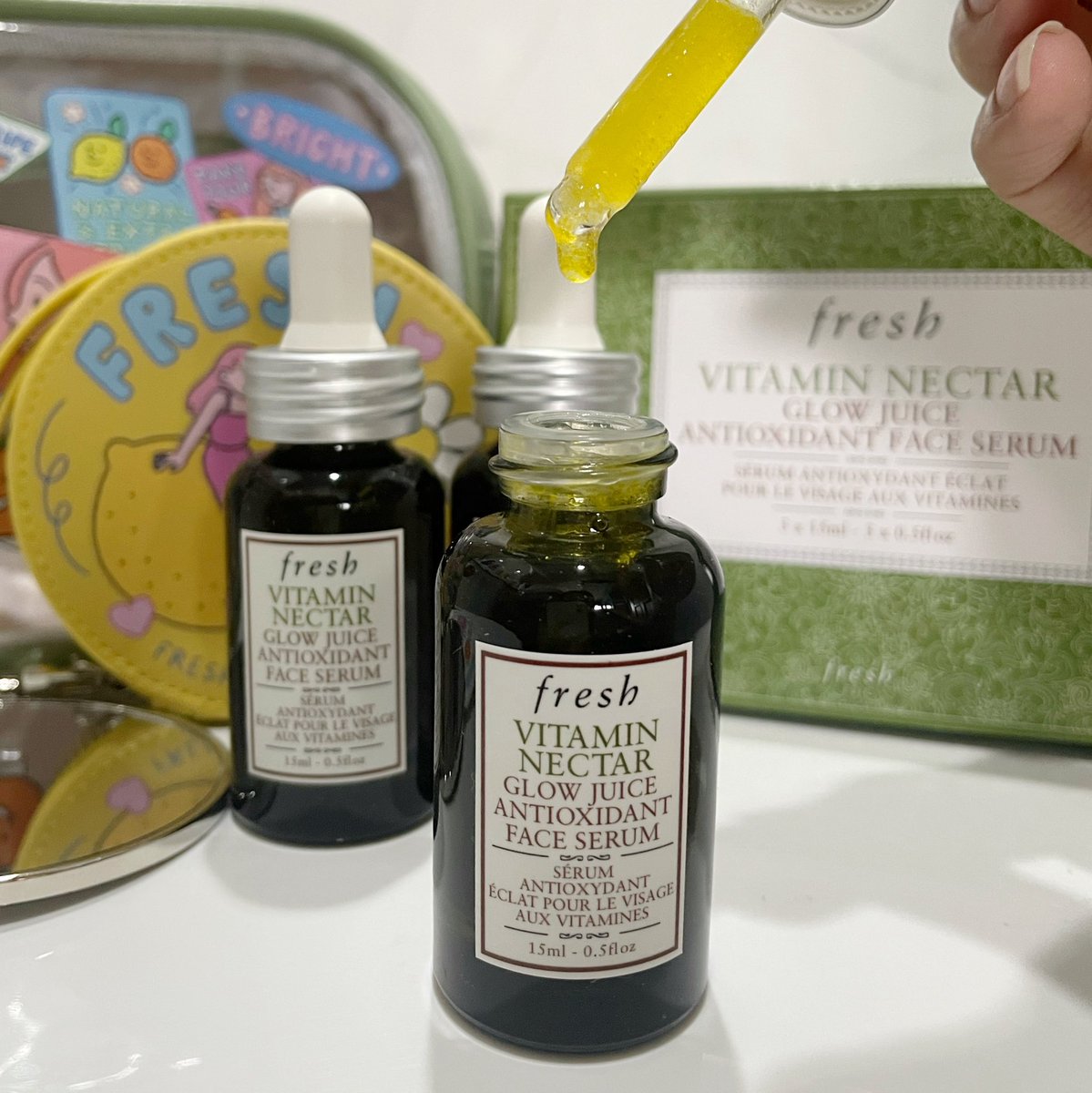 reviewchoey's tweet photo. ทุกคนน Fresh Vitamin nectar serum คือดีงามม้ากก! ✨วิตามินรวมแน่นๆ ฟิวใช้แล้วผิวใสโกลว์มาก ผิวฟูกระชับ & แข็งแรงมาก ตอนนี้มีโปรซื้อแพ็ค 3 ขวด 2,950.- รับน้อน Fresh x Sundae Kids Skincare Pouch ไปเลย เฉพาะที่เคาน์เตอร์ Fresh & Line น้า 🍋✨ #FreshLoveTH #MyFreshBoost #ใช้ดีบอกต่อ https://t.co/NYQp3ZJ8V4