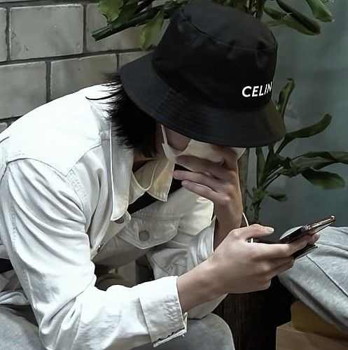 04HANM1N's tweet photo. — a thread of hyunjin being boyfriend material incase you don't have one. https://t.co/vOxwaVy3M4