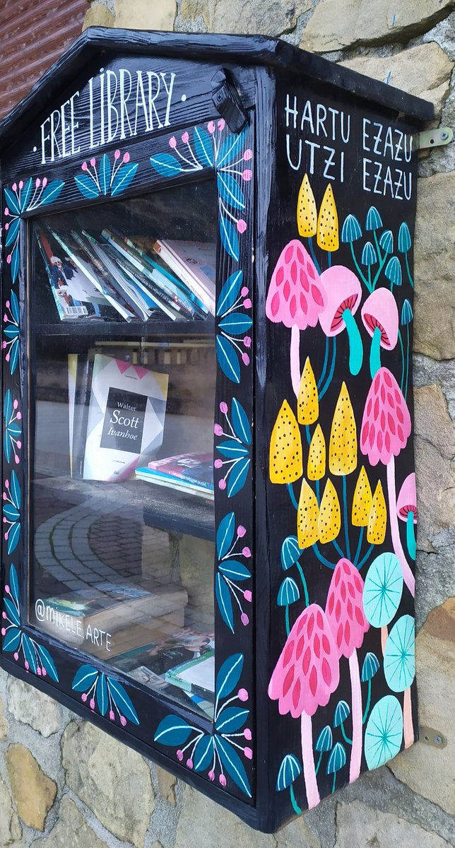 Orioko hondartzan, Mola-Mola tabernan topa dezakezu. Hartu ezazu, utzi ezazu. 
#liburuak #sasitxiotx #asteanbehin