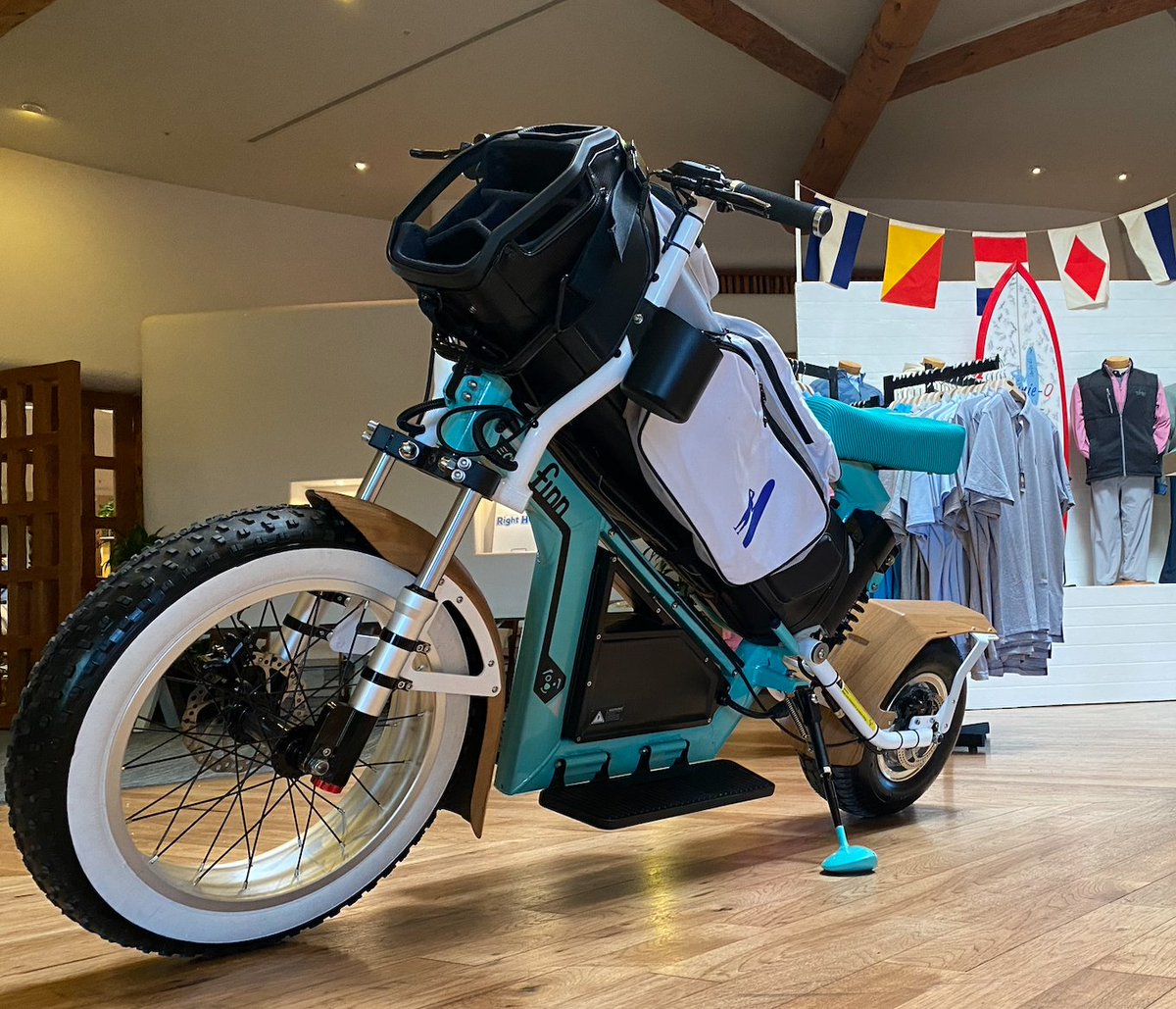 FinnScooters's tweet photo. Greetings from Grayhawk Golf Club in beautiful Scottsdale, AZ! 👋 We are sponsoring the Johnnie-O Twin Fin.
What do you think of these custom Cycles we made for the event? 😍 @johnnie-O #FinnCycles #CustomCycle https://t.co/xXQwi3H1Lx