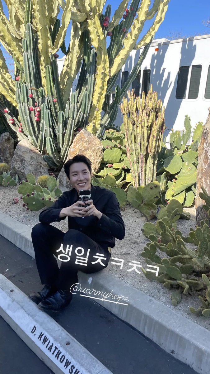 🐨‘s Instagram
happy happy birthday
@/uarmyhope