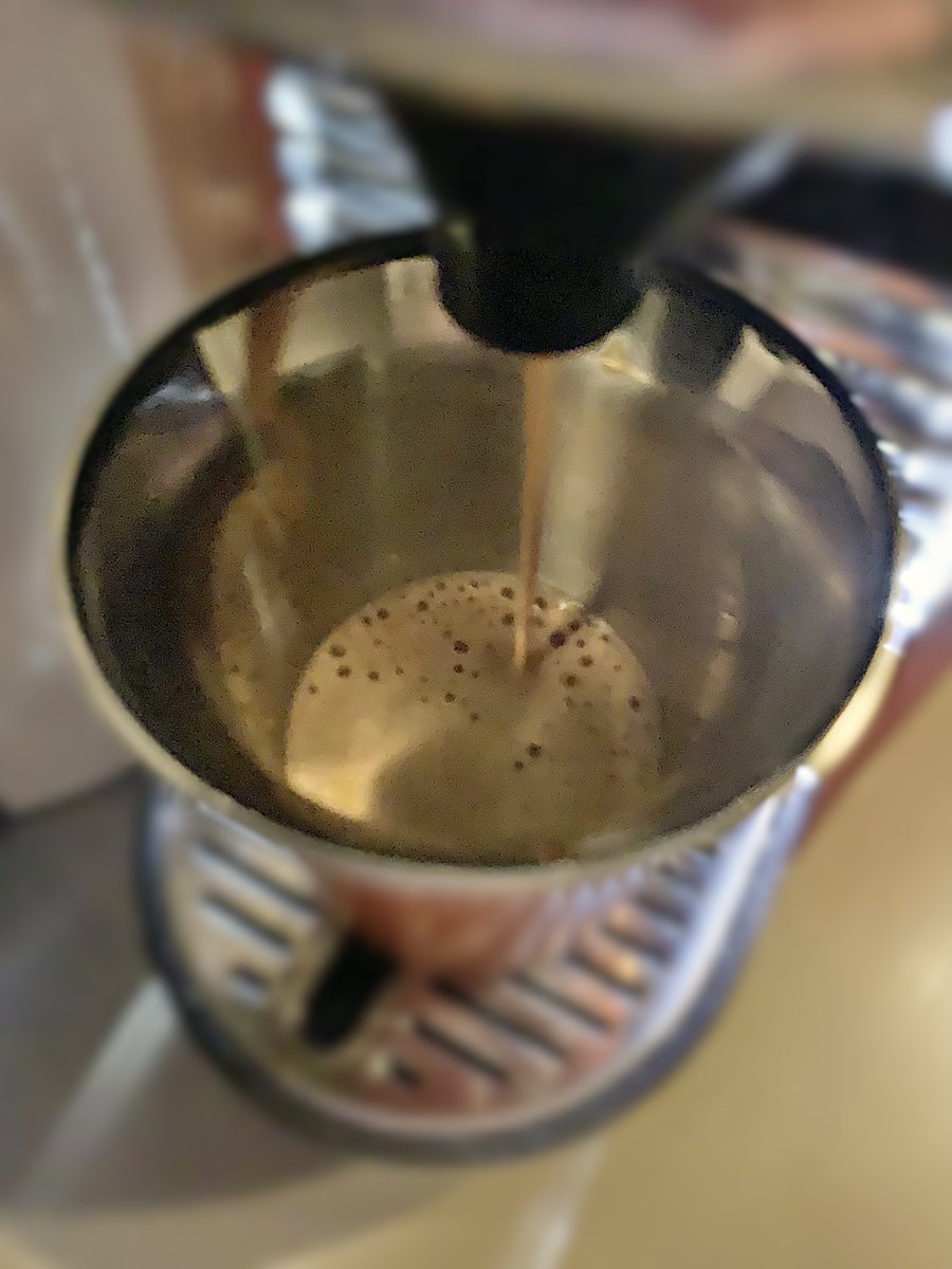 jonmac666's tweet photo. Guten Morgen…an diesem Freitag…für mich ein Freutag…es gibt ein neues BrumBrum mit dem #ForestBlack #Kaffee von @Nespresso bereite ich mich darauf vor😁🤗☕️#whatelse #ShotOniPhone #iPhoneXR #CameraPlus #ACDSee https://t.co/VTn5CELJ6X