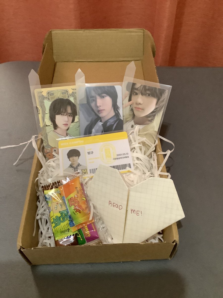 yorucart's tweet photo. [ #hapiyoru ]
My irl bestie who doesn’t know anything about kpop and photocards bought me these pcs 😭😭😭😭 aaaaa I love her so much thanks bestie <333 https://t.co/FJTQHNcq1g