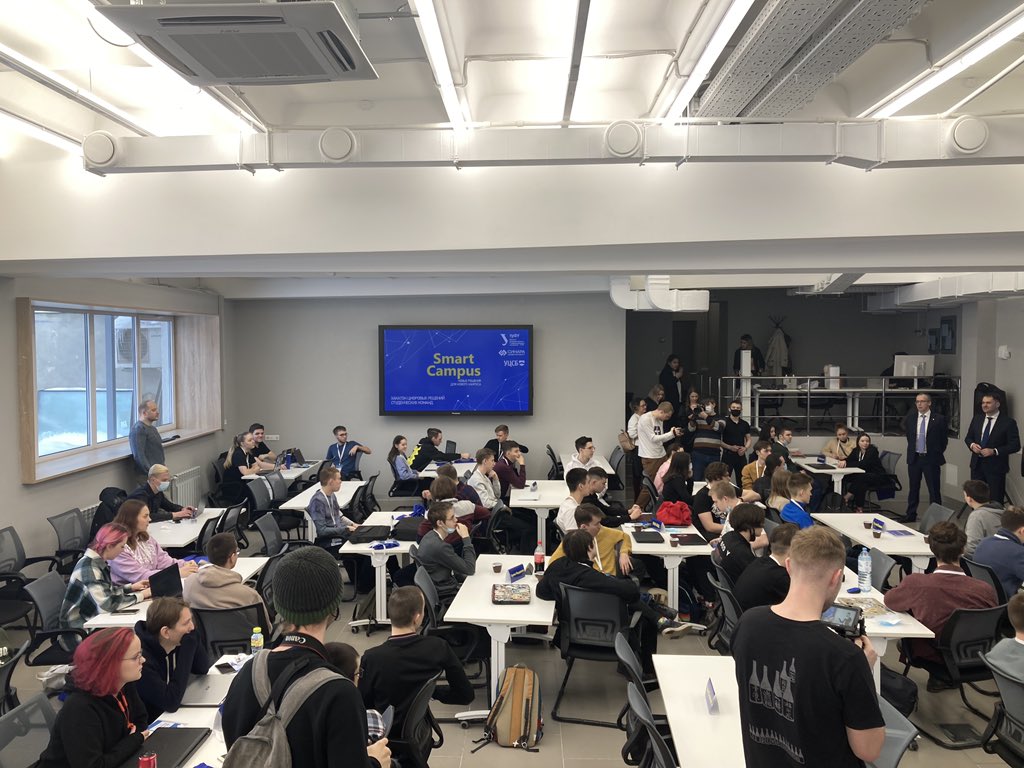 AndreySozykin's tweet photo. Стартовал хакатон Smart Campus, на котором студенты будут предлагать решения для нового кампуса УрФУ. Спасибо за поддержку хакатона партнерам: Синара Девелопмент и УЦСБ. https://t.co/lt3Qp1r5hl