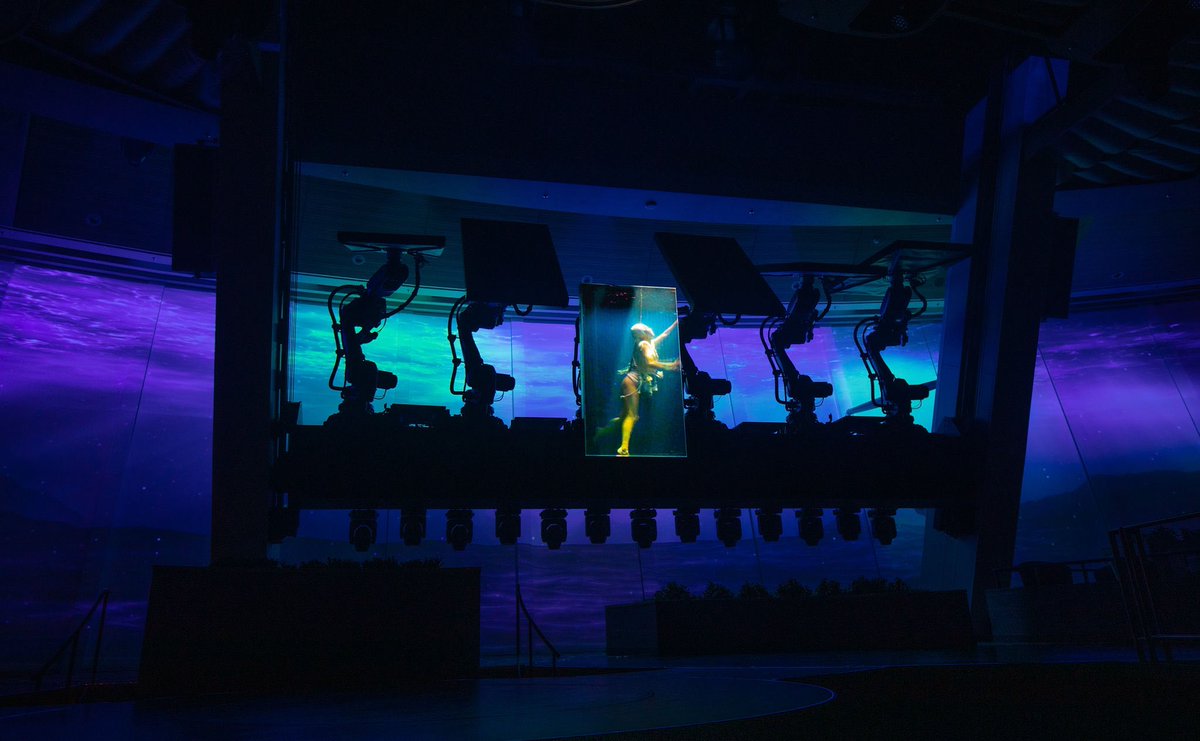 NickWeirShowbiz's tweet image. 36 axes #AdvancedRobotics + Live Performance Capture + ultra HiRez Video Playback = #two70 on #OdysseyoftheSeas. We take great pride in pushing all limits and boundaries in Entertainment. Stay tuned…