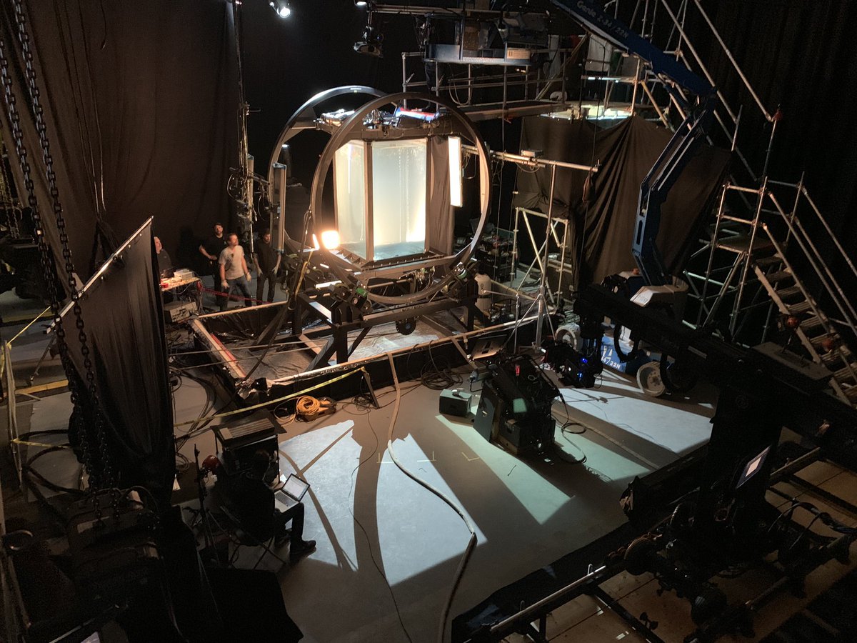 NickWeirShowbiz's tweet image. 36 axes #AdvancedRobotics + Live Performance Capture + ultra HiRez Video Playback = #two70 on #OdysseyoftheSeas. We take great pride in pushing all limits and boundaries in Entertainment. Stay tuned…