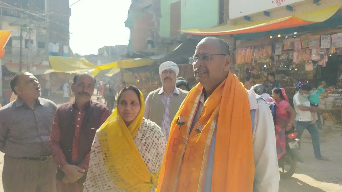 ratnakarvindhya's tweet photo. आज प्रातः काल में विध्यांचल में घर घर जनसंपर्क किया @BJP4UP @BJP4India https://t.co/0xaguGTFuM