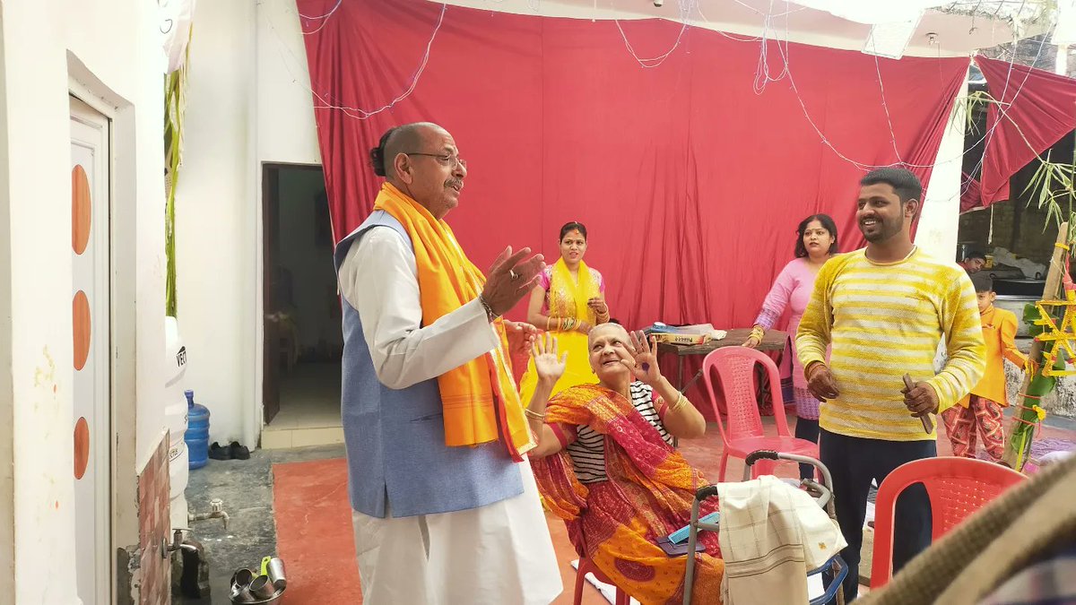 ratnakarvindhya's tweet photo. आज प्रातः काल में विध्यांचल में घर घर जनसंपर्क किया @BJP4UP @BJP4India https://t.co/0xaguGTFuM