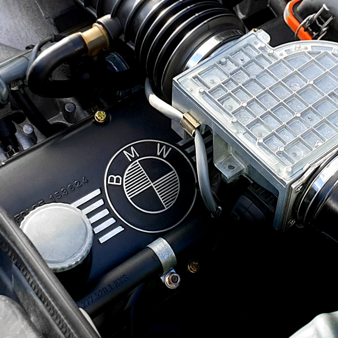 You already know the game. Who can name the engine AND the car? 🤔