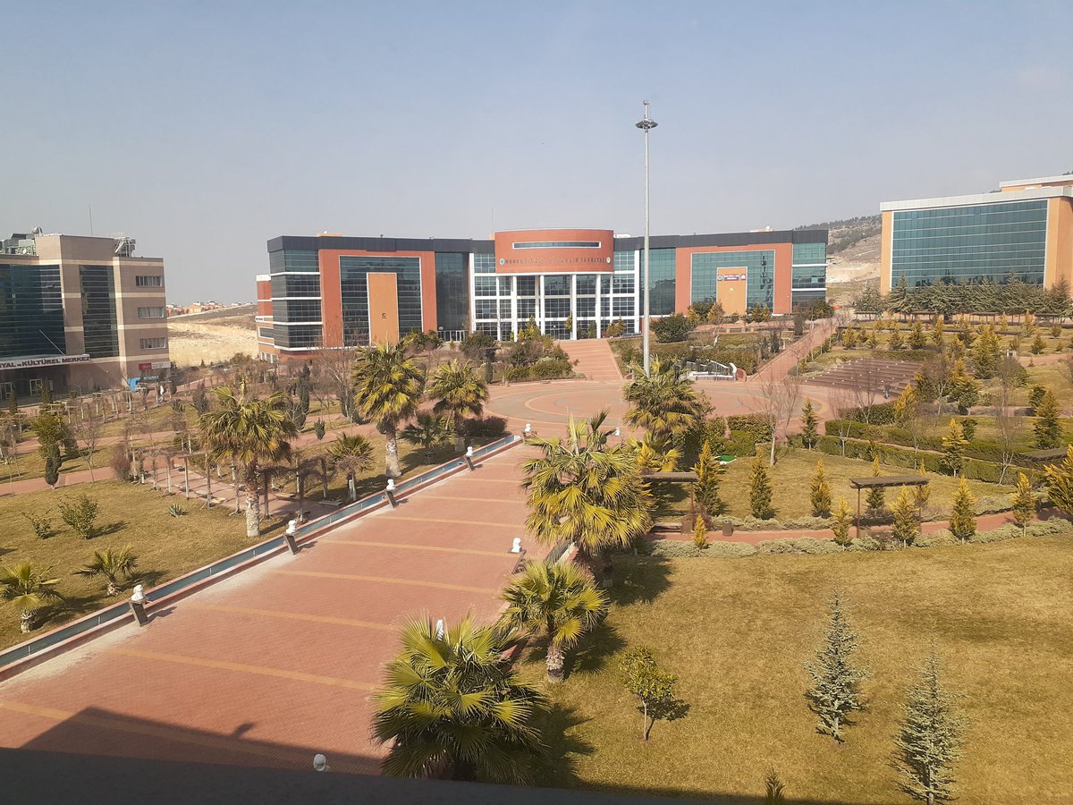 Üniversitemizden bir kare 📸
#Kilis #7AralikUniversitesi