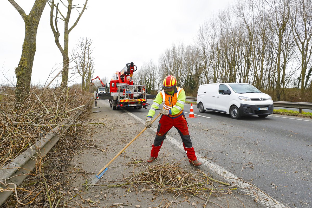 departement59's tweet image. ⚠️ Tempête #Eunice : les équipes de la voirie départementale sont prêtes à intervenir à travers le Nord. 

Suivez les conseils du @prefet59 : ne vous rendez pas en bord de mer, ni en forêt, reportez vos déplacements. #vigilanceOrange #ventViolent