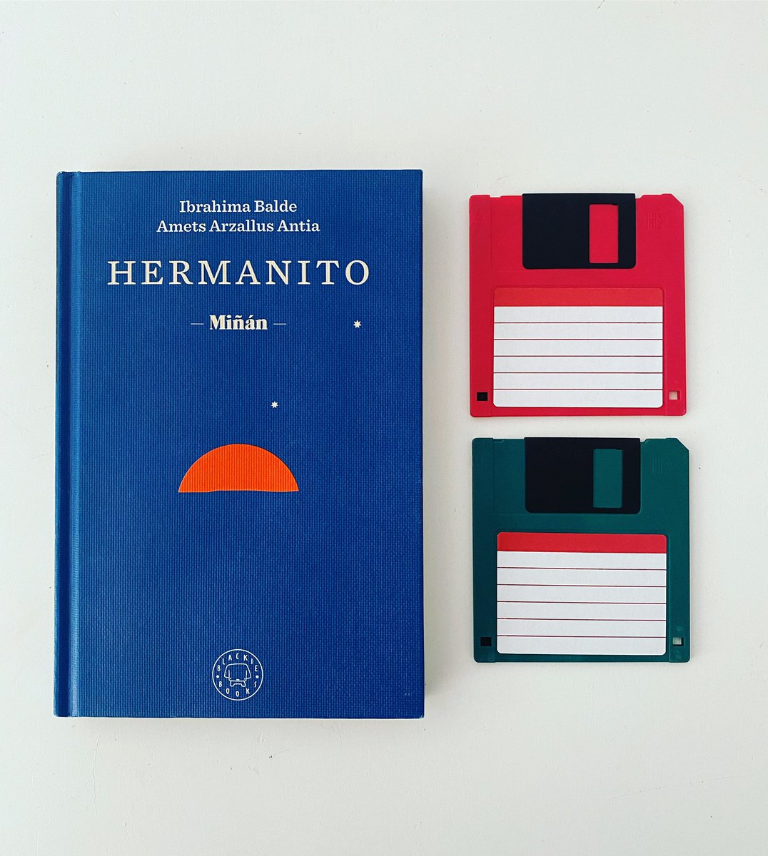 «Hermanito –Miñán–», Ibrahima Balde y Amets Arzallus Antia. Un testimonio sobrecogedor. Hay libros de los que uno, por cojones, sale siendo otro. Este es uno de ellos. Hermoso, terrible, esperanzador. Leed a Amets, escuchad a Ibrahima.