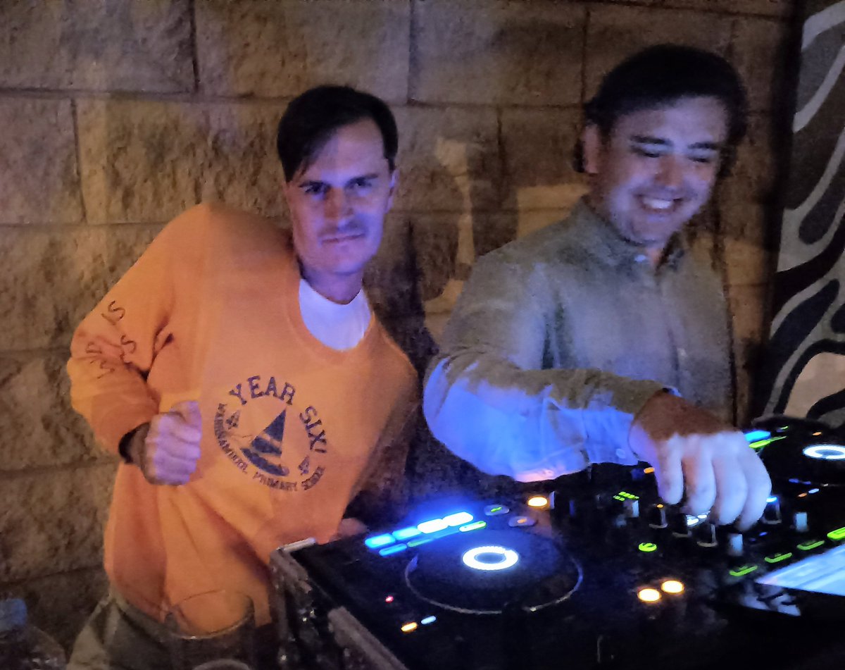 Jansant's tweet photo. .@AlexDyson doing a set DJing at a fundraiser for local Warrnambool gallery, #TheFProject - run by volunteers! #WannonVotes.
Shaking up #IndependentsDay.
#ausvotes #auspol https://t.co/gImljH6arC