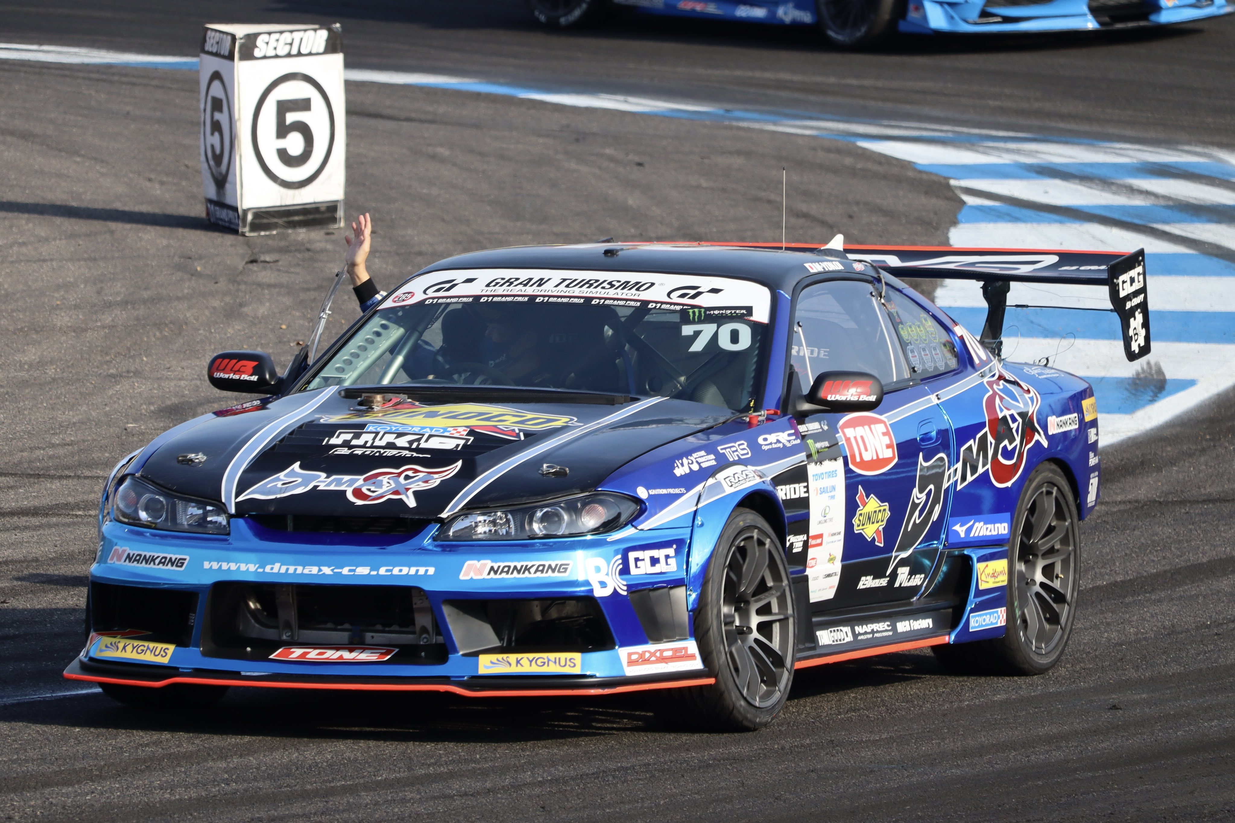 ①D-MAX横井昌志S15ボディLED付＆②ドリパケスープラRTR白フルセット新 ①D-MAX横井昌志S15ボディLED付＆②ドリパケスープラRTR白フル
