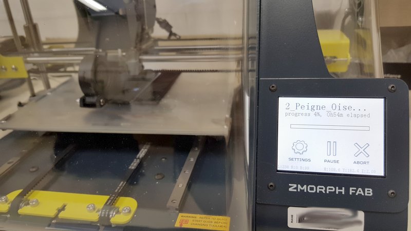 framboise314's tweet photo. Soirée découverte hier au #FabLab #Utopi à l' @iutlecreusot, avec la mise en route des imprimantes @Zmorph3d #LAB. Un objet choisi au hasard sur Thingiverse MakerBot a été tranché (Slicé) dans https://t.co/thJPAL39Oi avant d'être imprimé sur la #Zmorph https://t.co/ZJNDYnMLzf