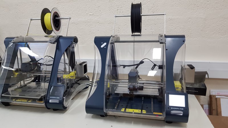 framboise314's tweet photo. Soirée découverte hier au #FabLab #Utopi à l' @iutlecreusot, avec la mise en route des imprimantes @Zmorph3d #LAB. Un objet choisi au hasard sur Thingiverse MakerBot a été tranché (Slicé) dans https://t.co/thJPAL39Oi avant d'être imprimé sur la #Zmorph https://t.co/ZJNDYnMLzf