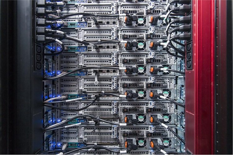 Eserversocial's tweet image. #IT-новини від #EServer 
RISE тестує ЦОД, який працює на біогазі та обігріває будівлі 🔥
ЦОД складається з контейнерів з ДБЖ та системами рідинного охолодження, контейнера з паливними елементами, занурювального резервуару з OCP-серверами.
#ЦОД