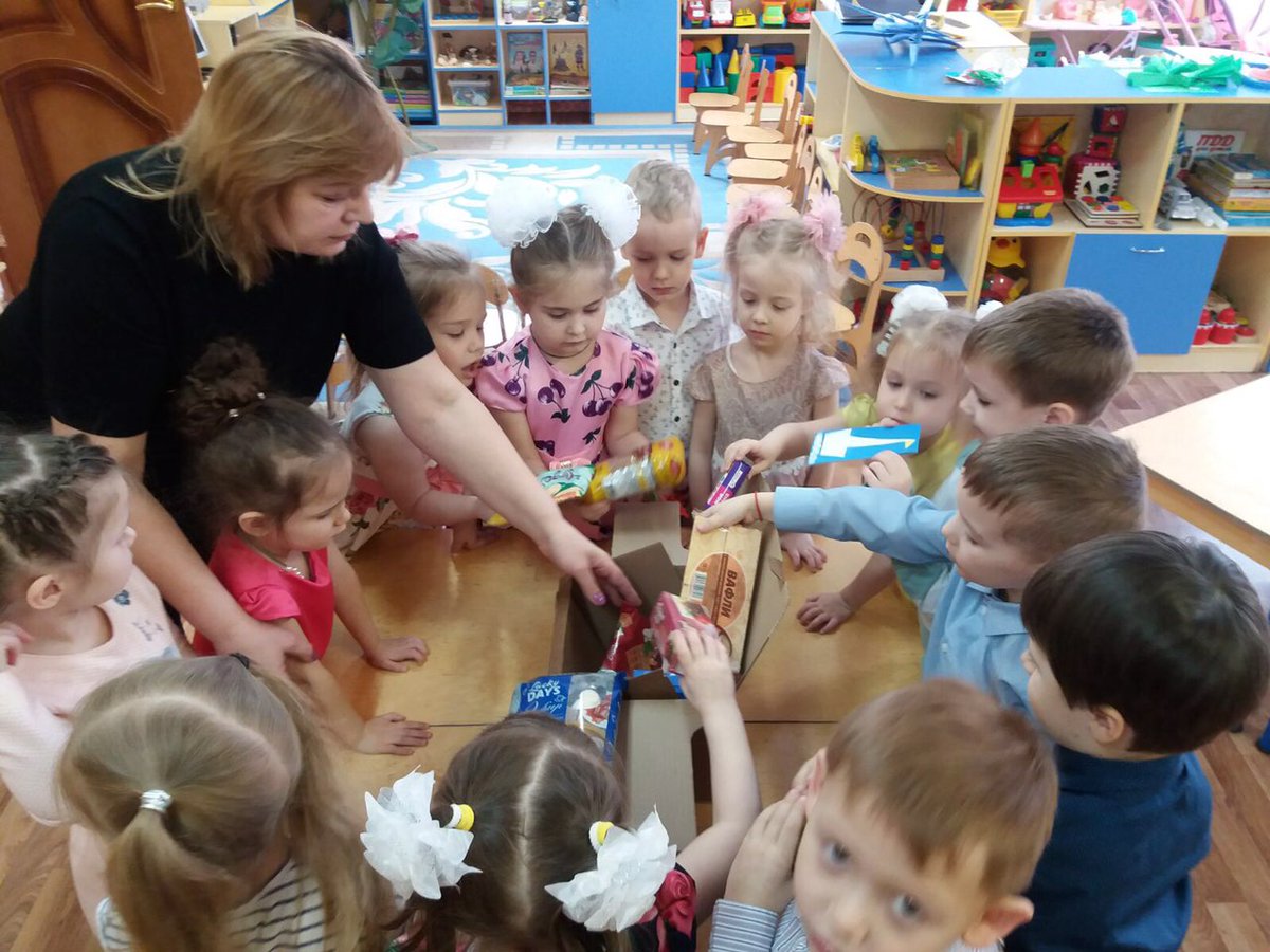 detsad282samara's tweet photo. Педагоги, родители и воспитанники групп - участников Акции собрали и отправили посылки солдатам срочной службы, в настоящий момент они проходят службу в рядах армии России. 👮‍♀️👨‍✈️👩‍✈️🇷🇺🇷🇺🇷🇺 https://t.co/0PRoWen0Bq