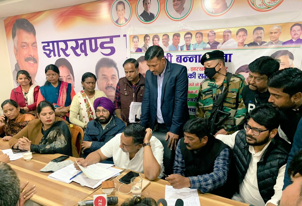 rajeshsinhaiyc's tweet photo. कांग्रेस पार्टी आम लोगों की समस्याओं के निवारण के लिए पप्रतिबद्ध है। 'जन सुनवाई'  कार्यक्रम के माध्यम से कांग्रेस मुख्यालय में  मननीय स्वास्थ मंत्री श्री @BannaGupta76 जी ने सैकड़ों समस्याओं का निपटारा किया। https://t.co/O7zBDjKOYS