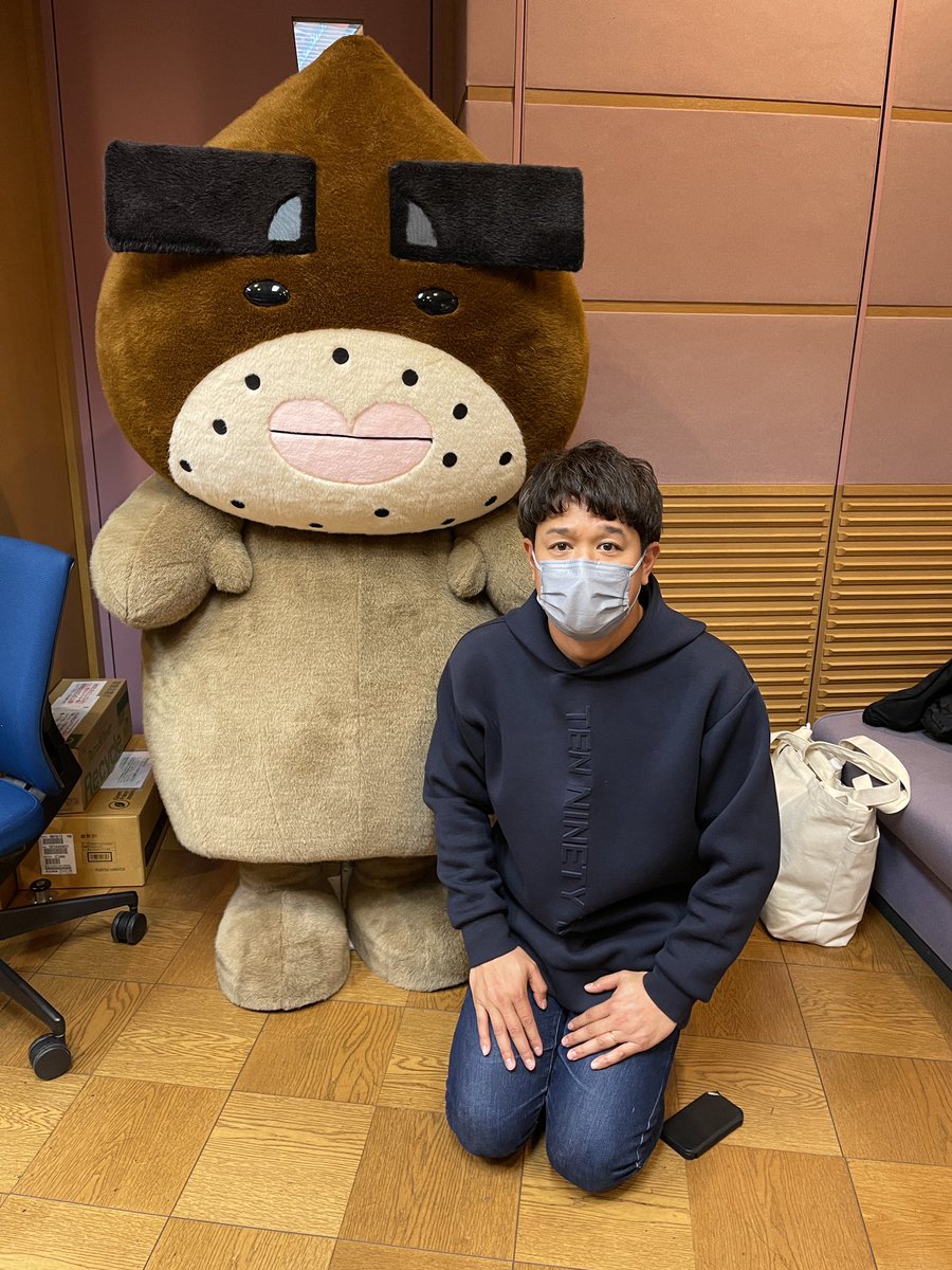 tokusanTV's tweet photo. 本日の動画遅れておりますー！
社会人潜入企画なんですが移動ラジオなど慌ただしく💦
全部全力で頑張らせていただきますので今しばらくお待ちくださいー！🙇‍♂️ https://t.co/PJDebg9zy5