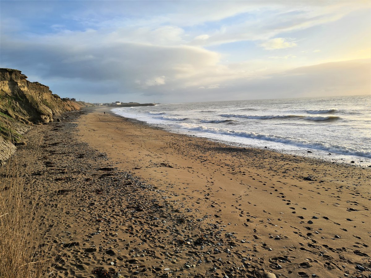 badger3336's tweet photo. #KilkeelBeach #KingdomofMourne patiently waiting on Eunice arriving https://t.co/LEldXN0zZe