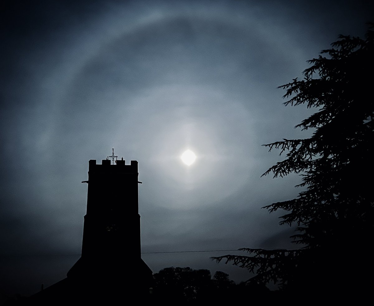 mwilsonastro's tweet photo. The moon being all moody.
#ThePhotoHour #MoonHour #MoonHourChallenge #moon #FullMoon #nightphotography #astrophotography #astronomy #nightsky #smartphoneastrophotography https://t.co/UJqRWktut3