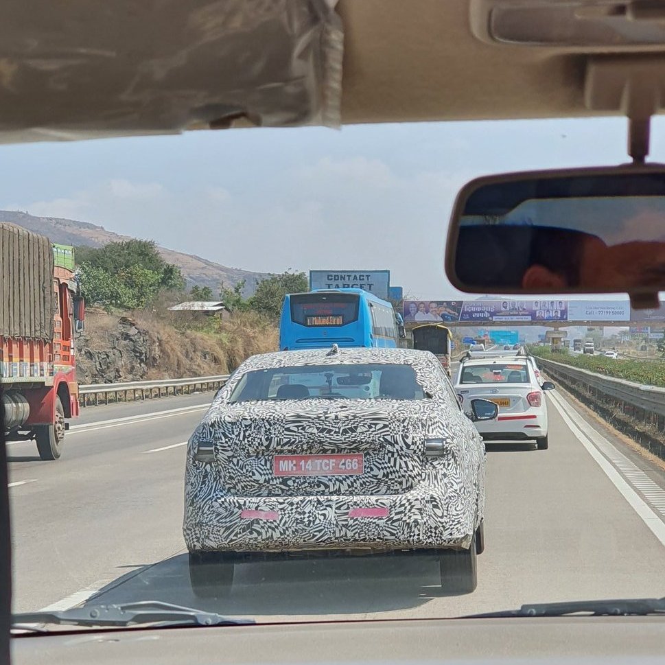 RoadsOfMumbai's tweet photo. Guess the car spotted on Mumbai Pune Expressway.

📷: @packedpassport https://t.co/PefkjXGUCf