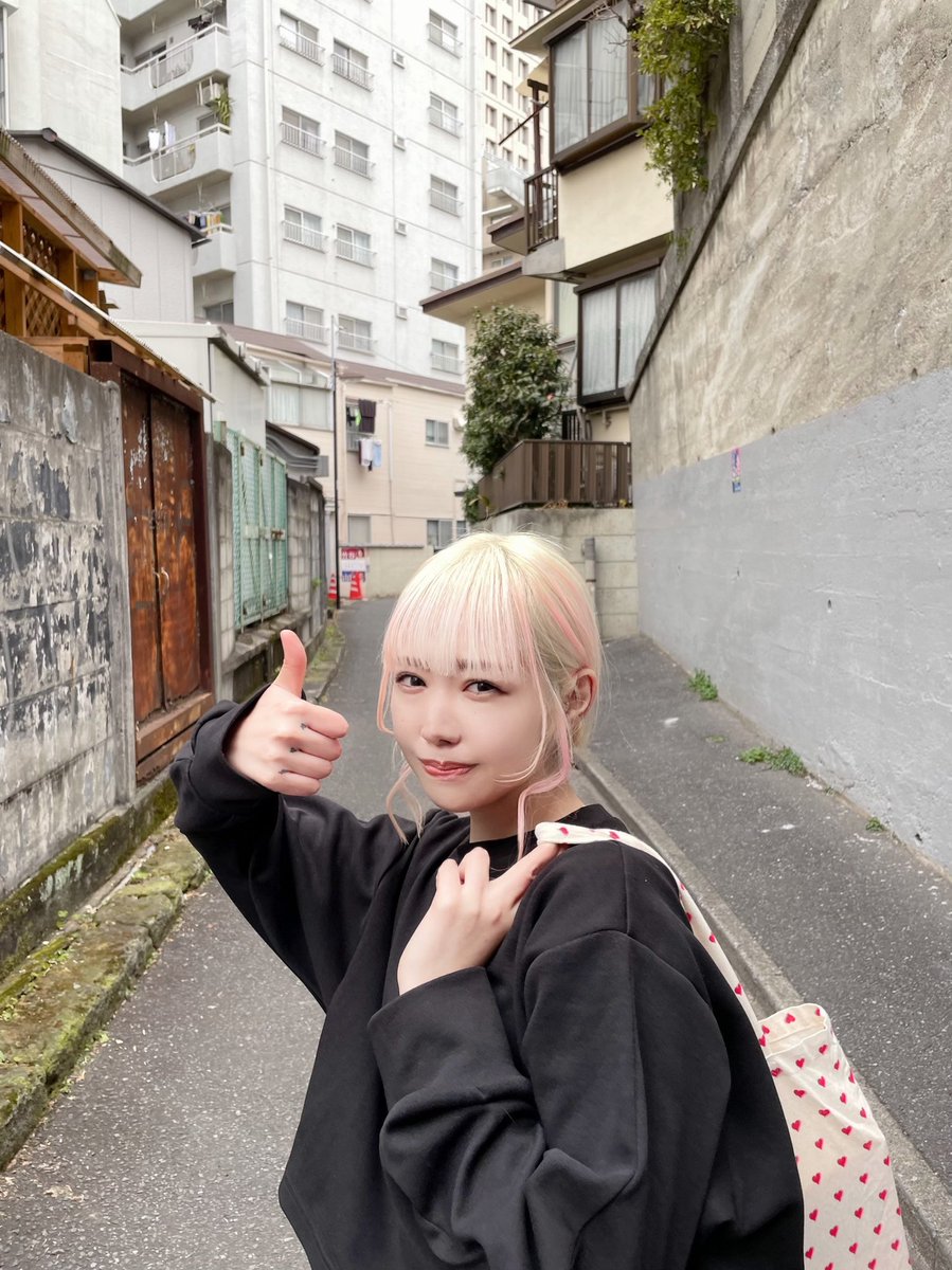 ミスiD2021ファイナリストのウミが、一昨日福岡から東京に。去年はコロナで結局面接で会えずじまいだったので初めてちゃんと話しました。そりゃいろいろあるけど、四捨五入して言うと元気でした。良かった！
@VirginsAku