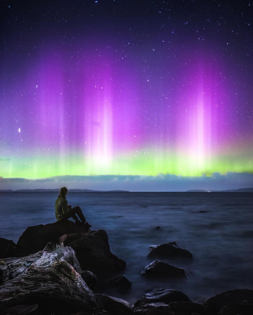 today_tasmania's tweet photo. A stunning capture of the Aurora Australis over the Huon Valley in southern Tasmania 🌌 pic: https://t.co/qWShz7C6yA https://t.co/OqwbEMBnbz