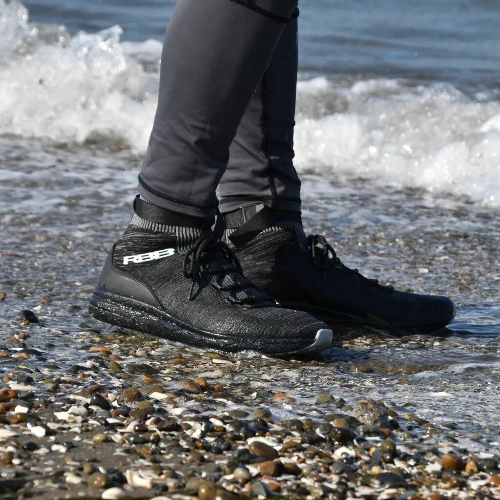 Rivalley Fishing Rbb Surf Shoes 暑い季節のサーフフィッシングには欠かせなくなった サーフシューズ 前作より履き口を高くしラッシュパンツを被せる シューズの中に入れるなどより砂の侵入を軽減する仕様にアップデート Rbb Rivalley Fishing 釣り