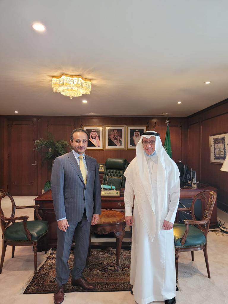 استقبل سعادة سفير خادم الحرمين الشريفين لدى أستراليا، الاستاذ/ مساعد بن ابراهيم السليم في مكتبه بالسفارة الأستاذ/ مشاري بن نحيت بمناسبة تعيينه قنصلاً عاماً للمملكة في سيدني، متمنياً له التوفيق والنجاح في مهامه.
#بعثاتنا_اليوم