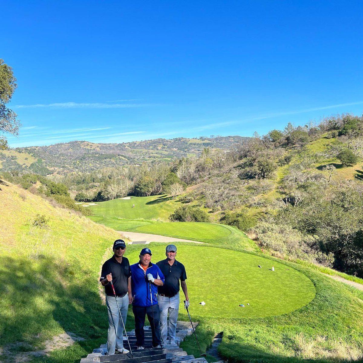 MikuniTaro's tweet photo. Appreciate Scott for taking us to a prestige golf course & Tim for the delicious dinner! I thank God for all my amazing friends including Mitsu san! πππ» #Mayacama #Friendship https://t.co/vP8M7vXtW1