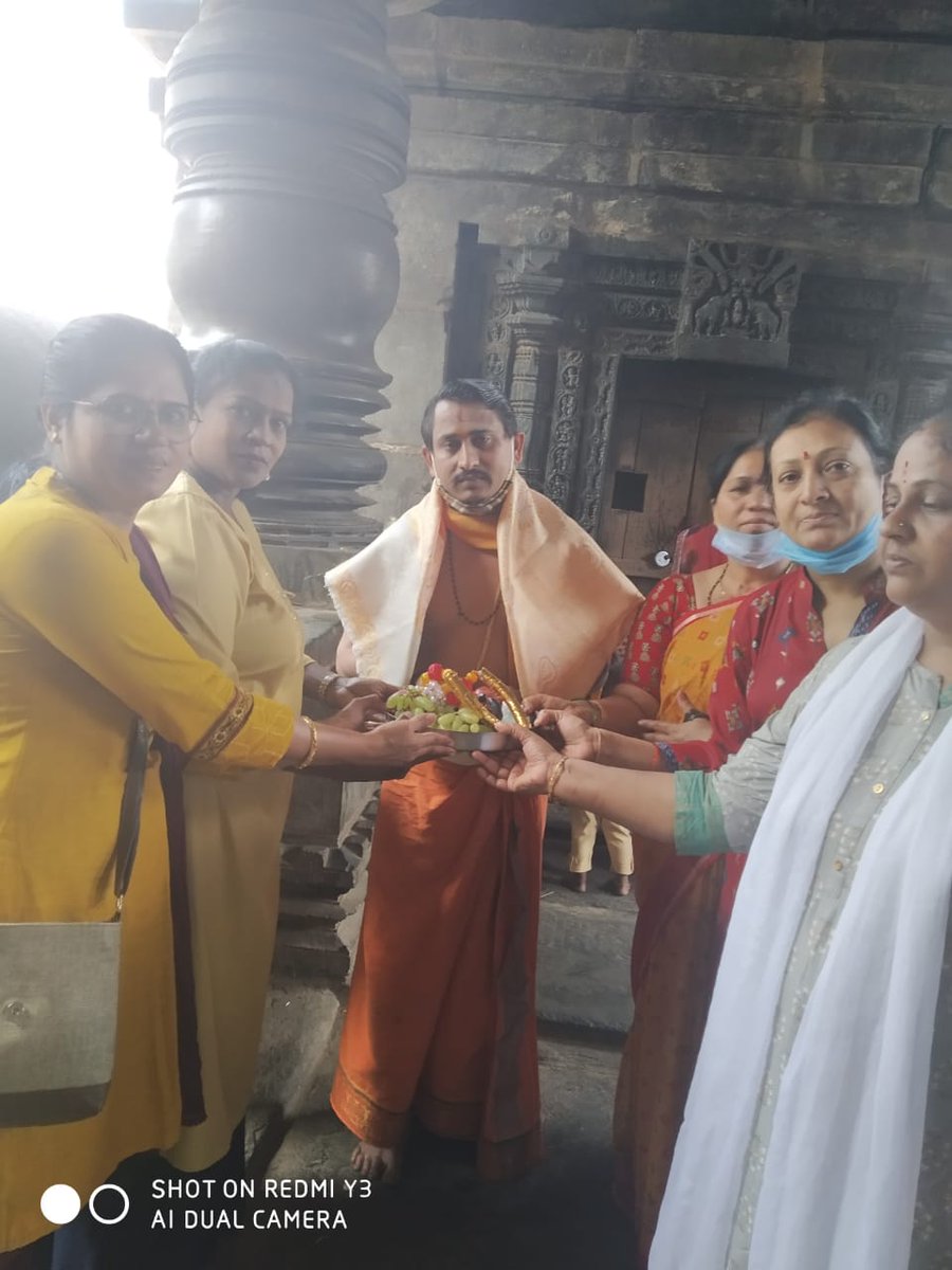 snpkarnataka's tweet photo. ಸೋದರಿ ನಿವೇದಿತಾ ಪ್ರತಿಷ್ಠಾನ ದಾವಣಗೆರೆ
#Feb_14
# ದೇಶಪ್ರೇಮಿಗಳ_ದಿನಾಚರಣೆ
# ಮಂಗಳ_ಸಾರಥಿ
ಹರಿಹರದ ಹರಿಹರೇಶ್ವರ ದೇವಸ್ಥಾನದ ಅರ್ಚಕರಿಗೆ ಗೌರವ ಸಮರ್ಪಣೆ ಮಾಡಲಾಯಿತು. https://t.co/ROUoBX0VOU