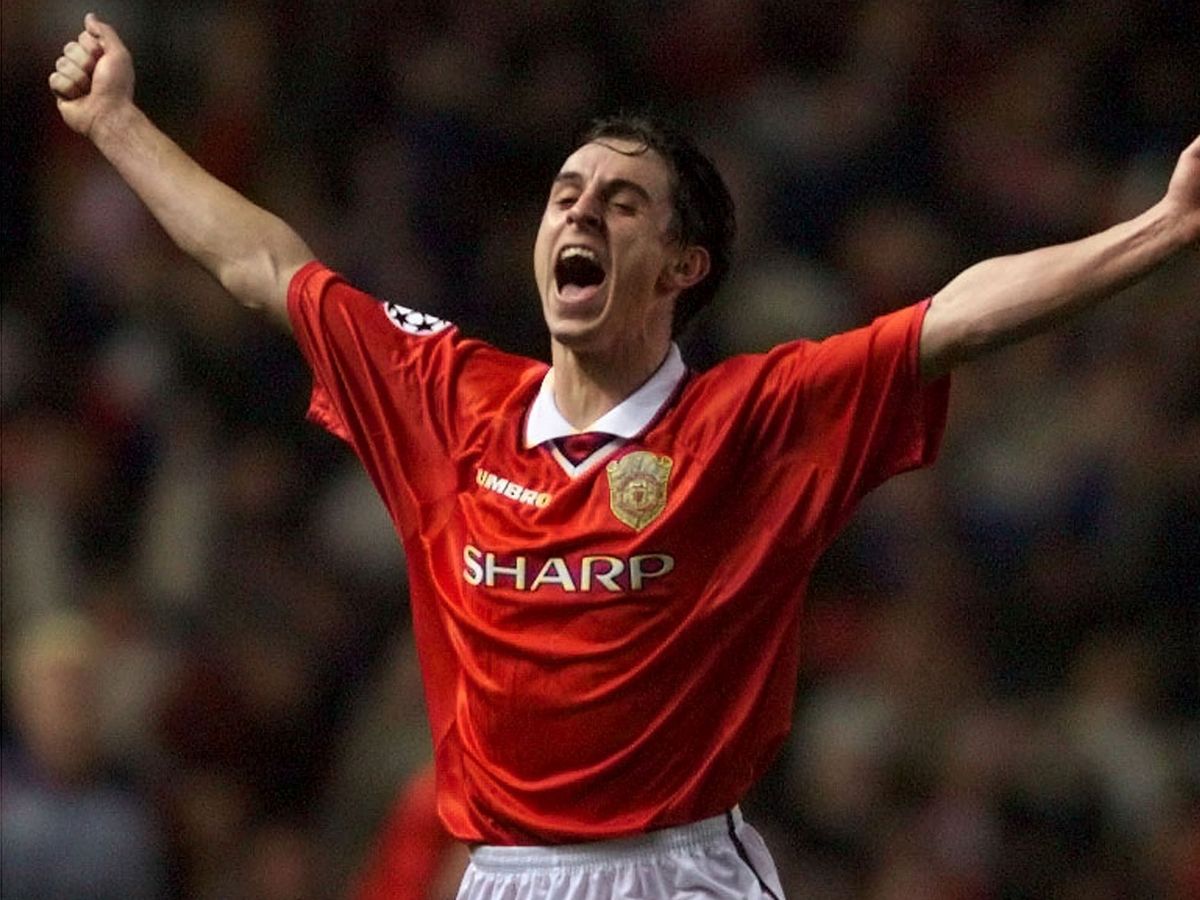 Happy 47th Birthday to former full-back and captain, Gary Neville (  legend.   