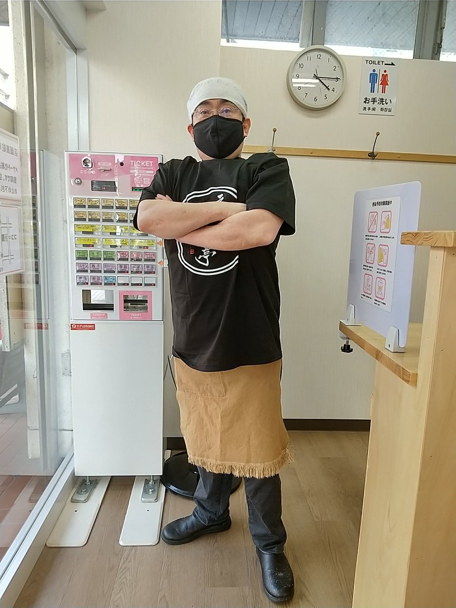 Twitter 上的 ラーメン白銀亭 裏書道家 書け書け団総師範代 バクザン先生から貢ぎ物としてスタッフtシャツ来た 着た 嬉しかったので裏表逆に ラーメン屋らしく製麺屋白タオルに腕組みでキメてみました T Twitter 上的 ラーメン白銀亭 裏書道家 書け書け団総師範代 バクザン先生から貢ぎ物としてスタッフtシャツ来た 着た 嬉しかったので裏表逆に ラーメン屋らしく製麺屋白タオルに腕組みでキメてみました T