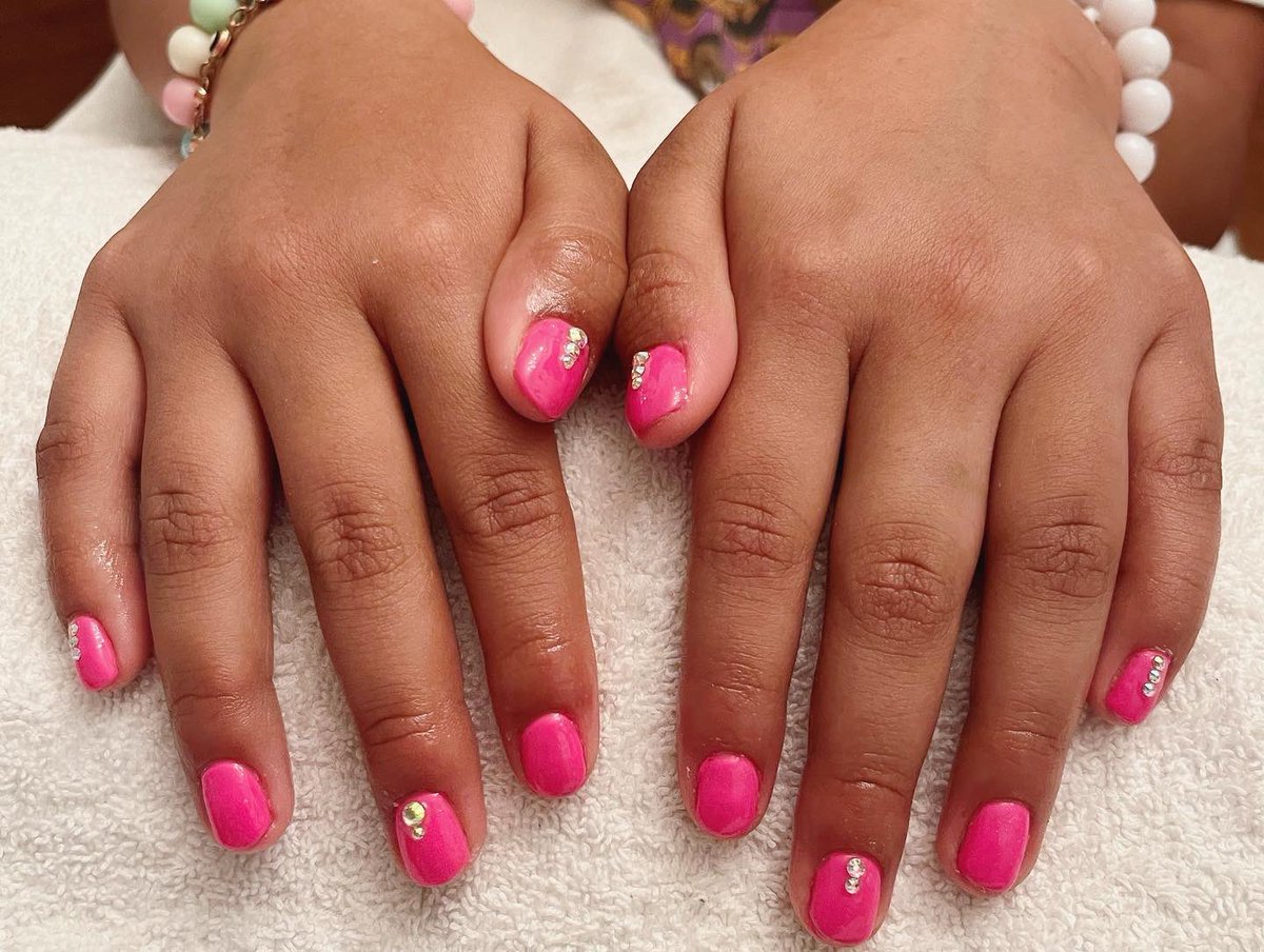 Lordsteph_'s tweet photo. Nails I did tonight 🌹✨
It was my first time ever doing gel x what do y’all think ? 100% self taught #nails #hobby #amateur #kiarasky #beginner #girlmanicure #like https://t.co/dHI75STijl