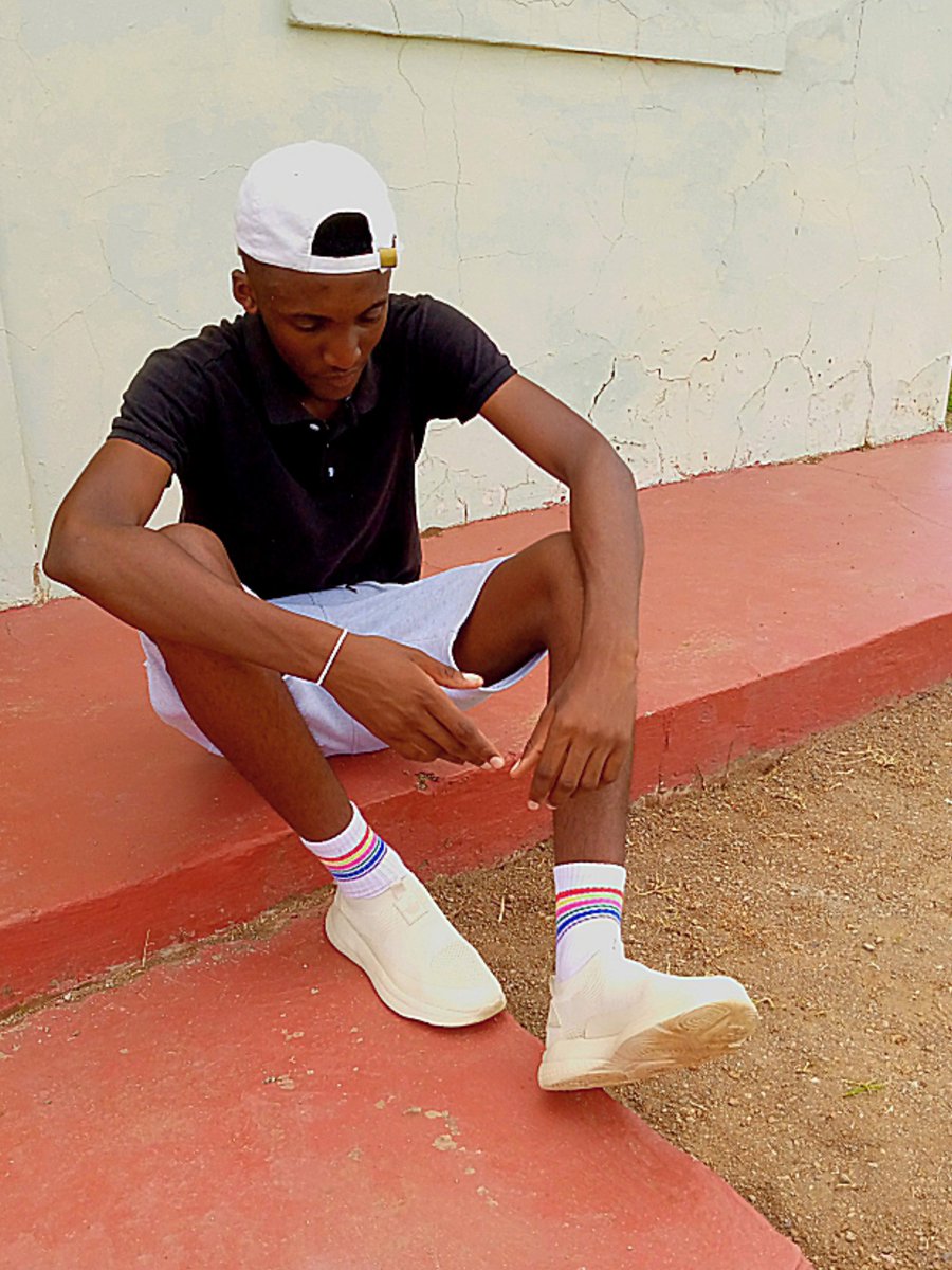 LonwaboNgingi's tweet photo. Always in the 990 when I step https://t.co/dizA15uZMJ