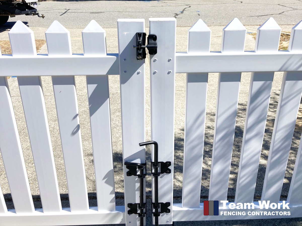 TeamWorkFencing's tweet image. New English Flat PVC picket fence with letterbox installed in Eden Hill, WA. 

Looking for a reliable and experienced team of fencing contractors for your next project? We're experts in PVC picket fencing and can provide a beautiful finish to your home. 👍