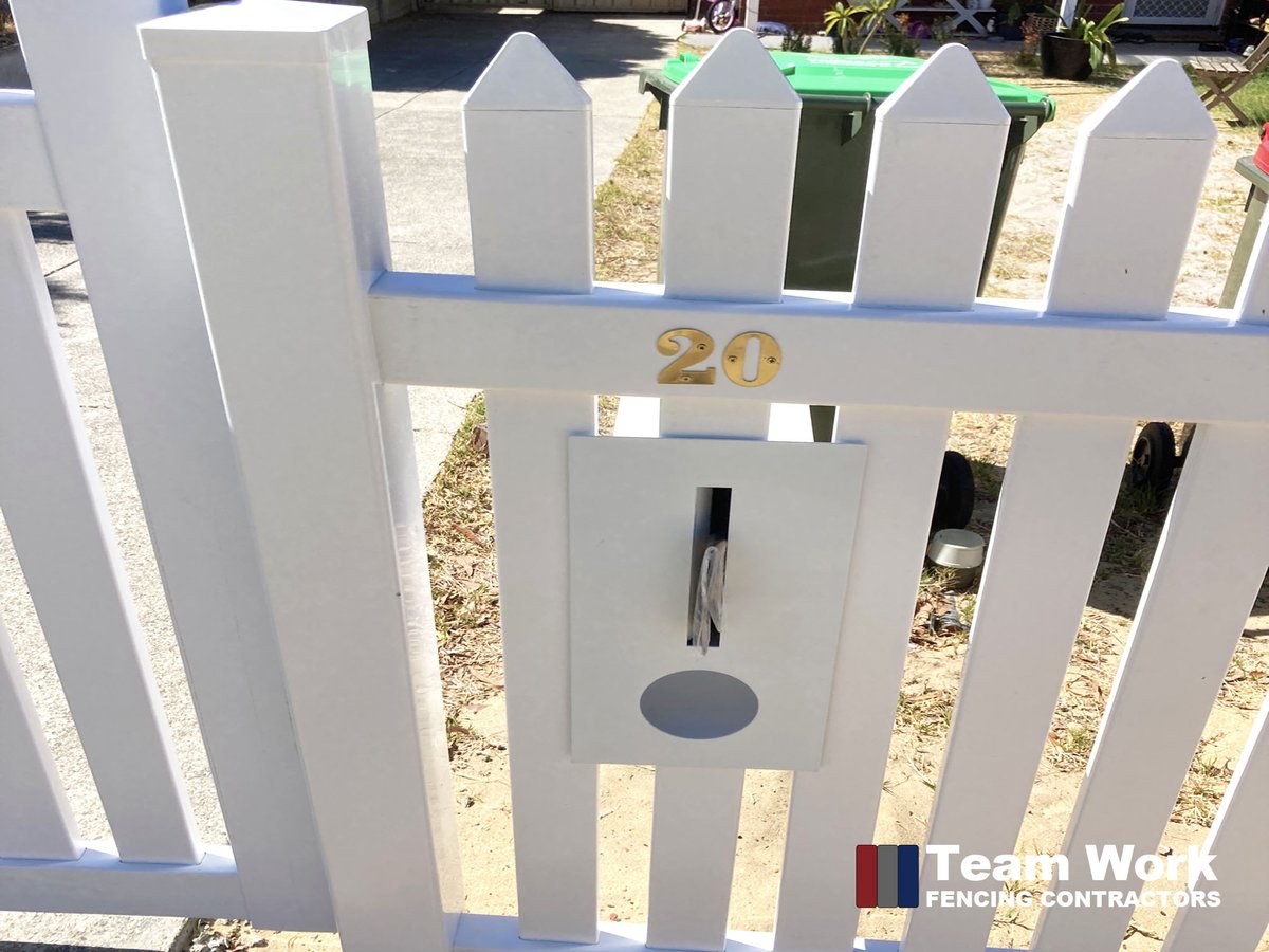 TeamWorkFencing's tweet image. New English Flat PVC picket fence with letterbox installed in Eden Hill, WA. 

Looking for a reliable and experienced team of fencing contractors for your next project? We're experts in PVC picket fencing and can provide a beautiful finish to your home. 👍