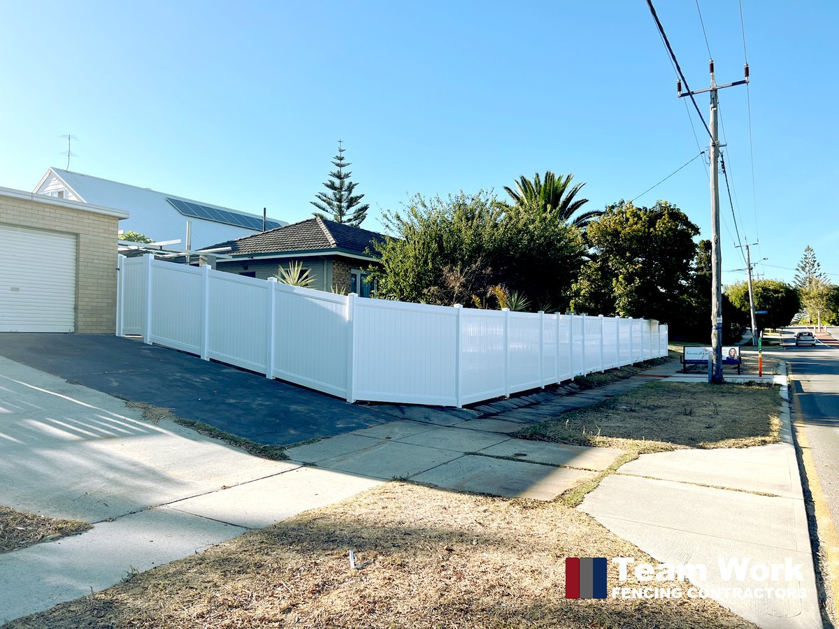 TeamWorkFencing's tweet image. We installed a modern PVC privacy fence in North Beach. Our team did a great job! We're excited to do more fencing jobs in the future. If you're looking for a beautiful fence for your home, contact us today!
bit.ly/3ecKCOL #privacyfence #pvcfencing #pvcfence #pvcfences
