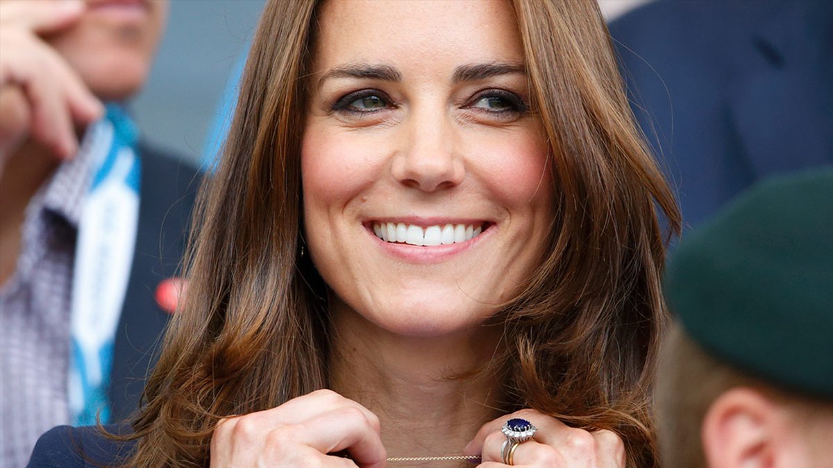 Kate Middleton lees kinderboek op televisie wat kinders aanspoor om hulle vrese te oorkom. 

Lees meer hier: jousterre.co.za/2022/02/18/404…