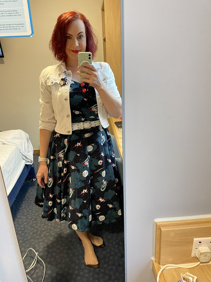Stacy_Cash's tweet photo. #ReverseCasualFriday @PHPUKConference edition!

Ready for day 2, and my second talk about pair programming!

Dress: @CollectifLondon 
Jacket: #Terstal
Brooch: @Erstwilder_ https://t.co/9k93YHAUts