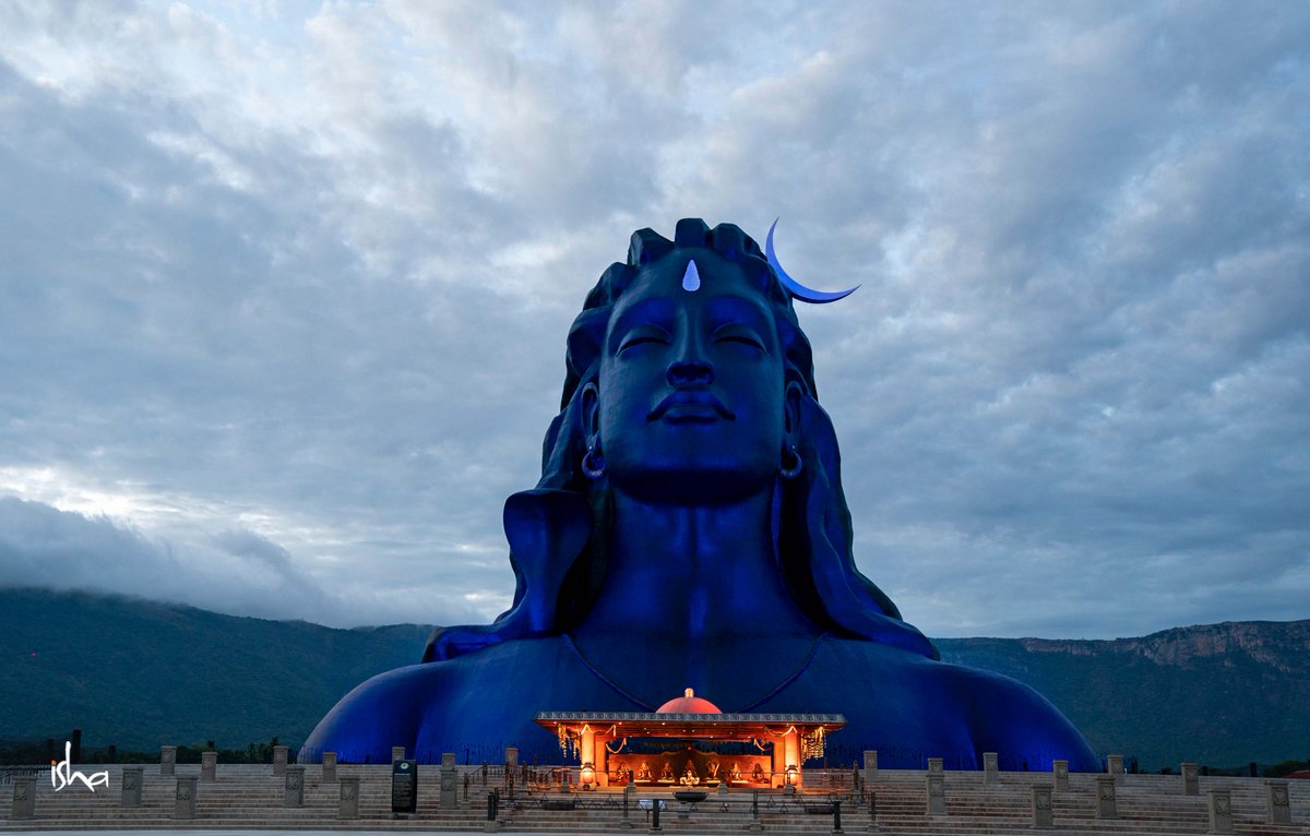 ishafoundation's tweet photo. Still as the mountain, vast as the sky.

#Adiyogi #AdiyogiDarshan #ShivaStatue https://t.co/IHxEiJGlGq