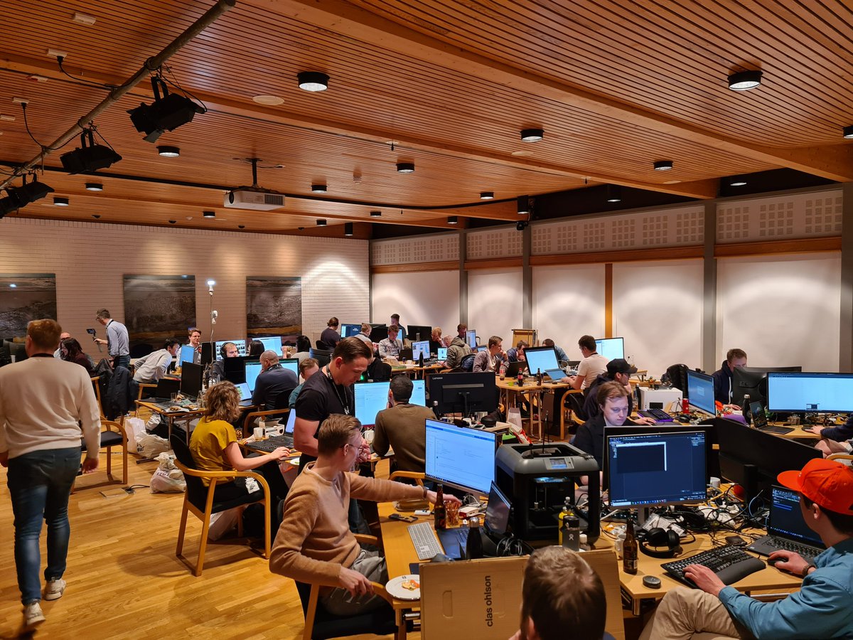 sanna_diana's tweet photo. We are gathering 💥- NOT because of gender, religion, politics, nationalities, or sexual orientation.
But for what we love, our passion for sharing knowledge, challenging ourselves, and pushing technology and our skills to the limit 🤓 @ArcticCloudDev #acdc2022 #MicrosoftAzure https://t.co/GofYS6dL6M